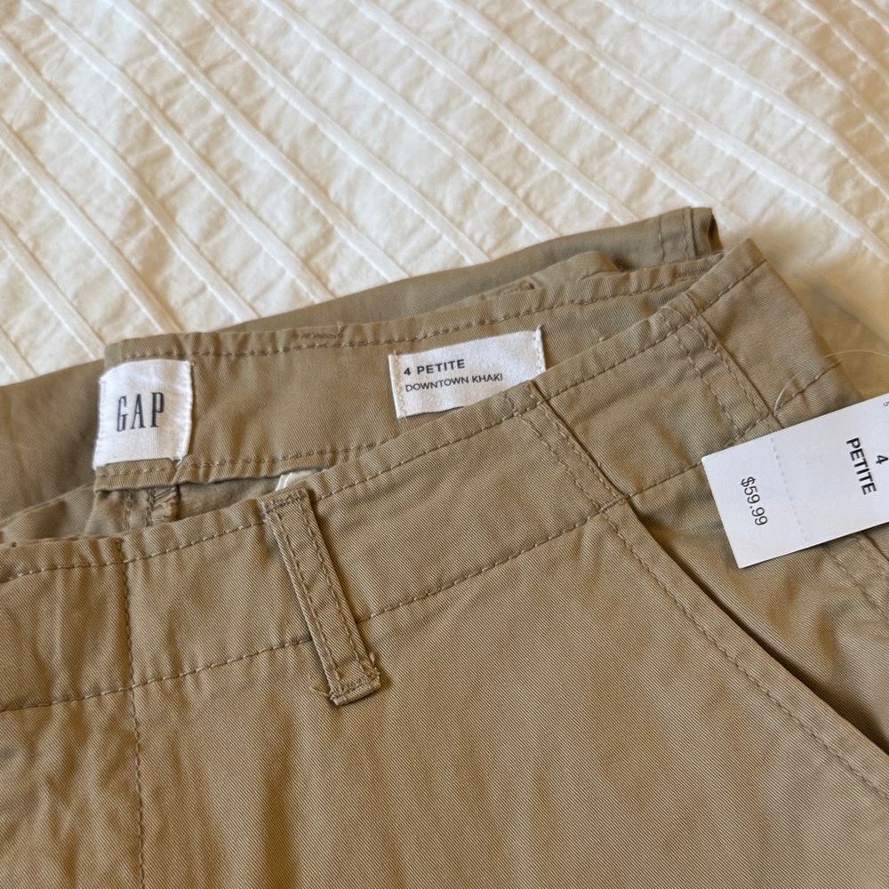 GAP Womens Chino Pants in Khaki Tan